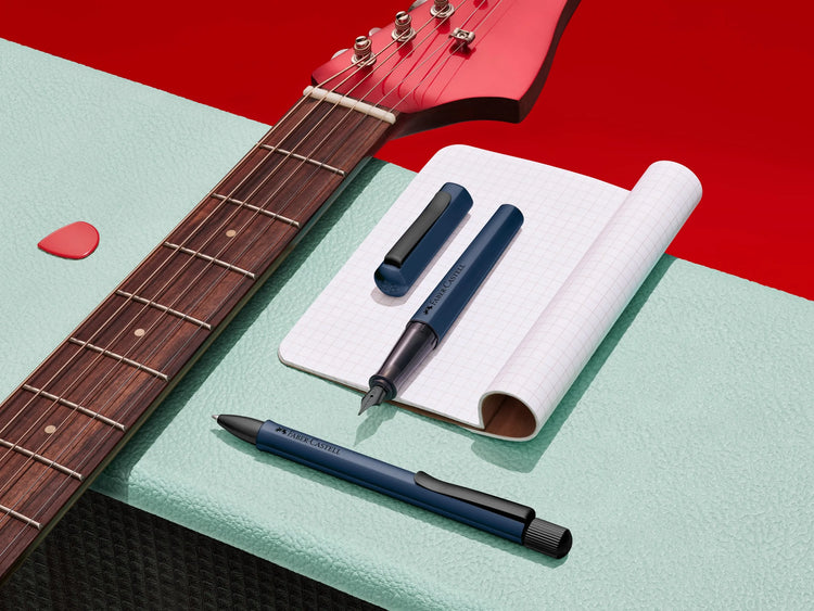 FABER-CASTELL Hexo Patronenfüller dunkelblau für Rechts- und Linkshänder