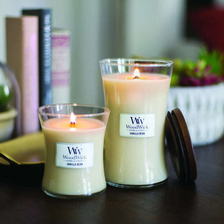 WoodWick knisternde Kerze Vanilla Bean Medium bis zu 60 Std Brenndauer, mit knisternden Docht